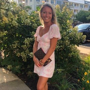 Meet your Posher, Courtney